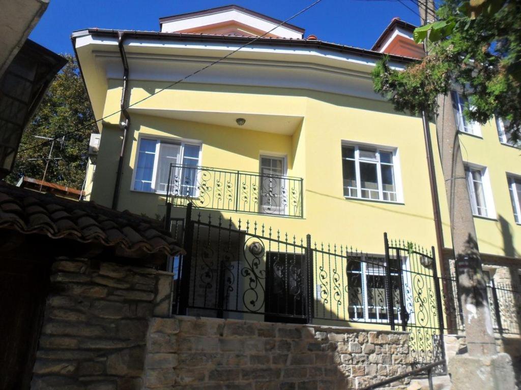 Къщата С Чешмата Apartment Veliko Tarnovo Exterior photo